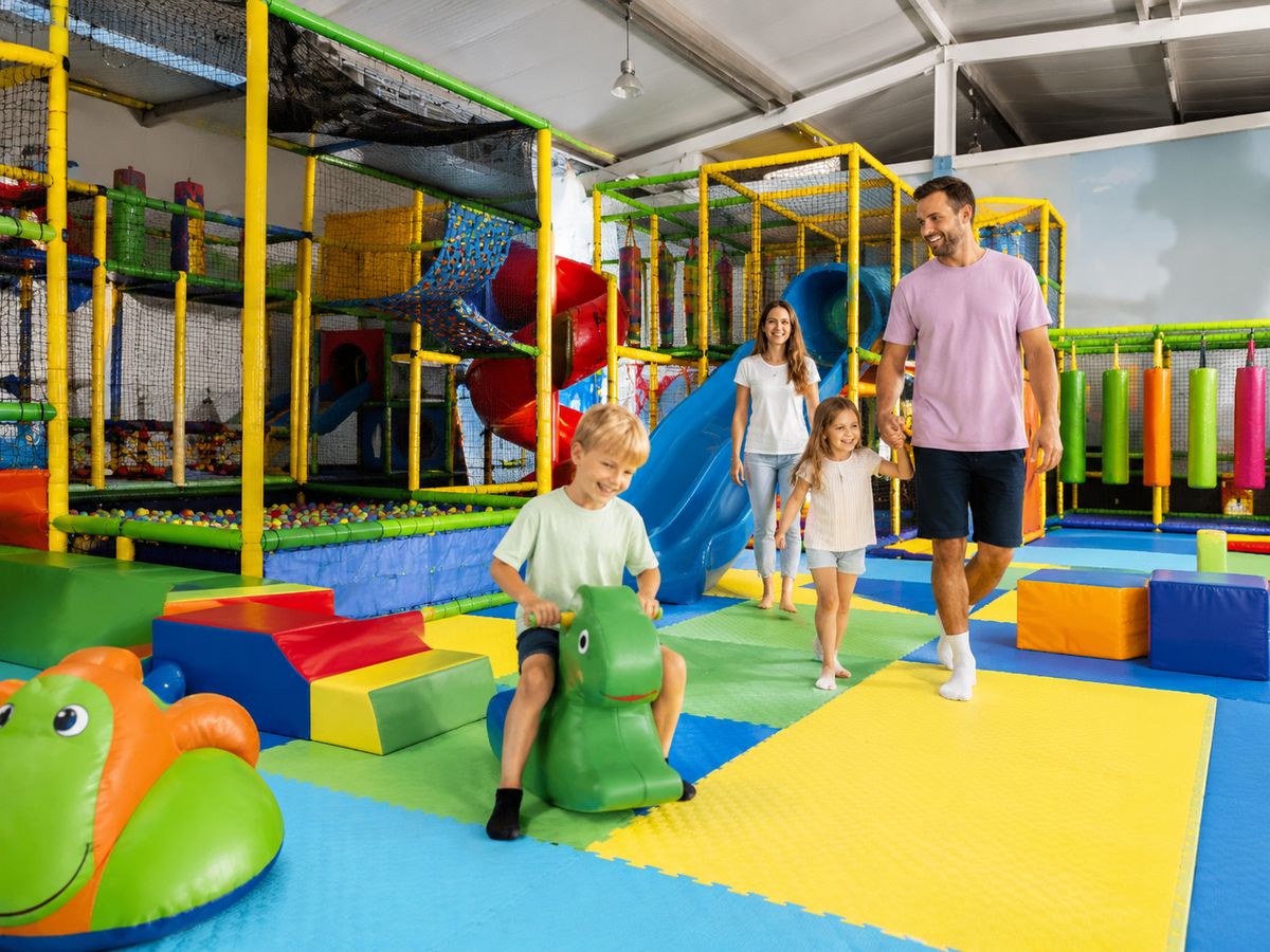 Familie im Indoor-Spielpark Klabautermann